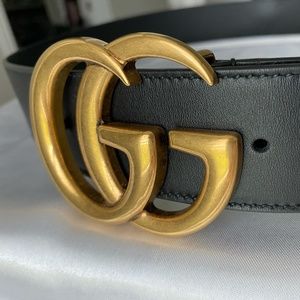 Black leather Gucci belt